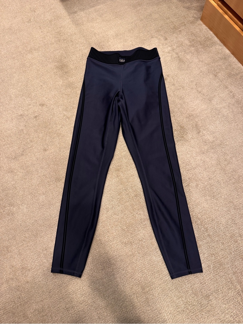 ALO Yoga Air lift High Waist 7/8 Navy Leggings with Side Stripes